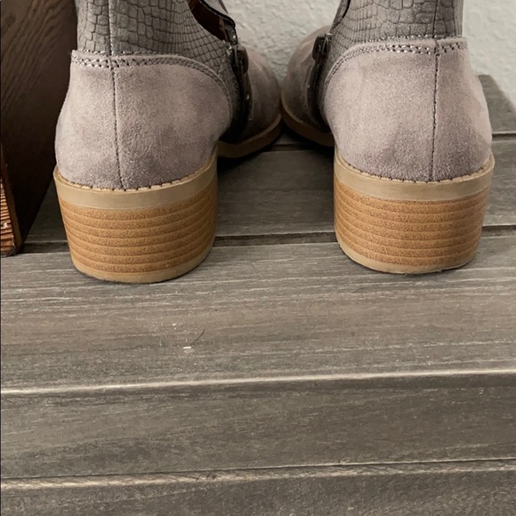 American Eagle Gray Suede Ankle Boots (6.5) - Picture 4 of 9